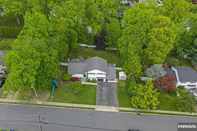 9 Linden Lane, Wayne, NJ 07470