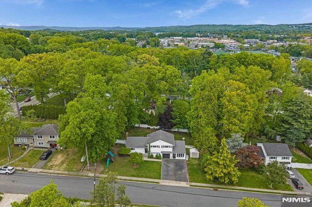 9 Linden Lane, Wayne, NJ 07470