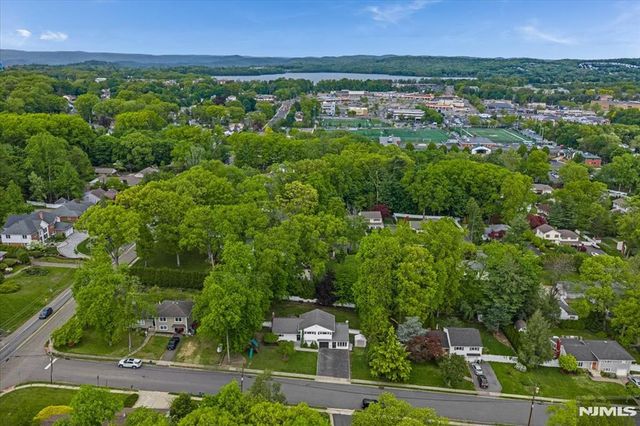 9 Linden Lane, Wayne, NJ 07470