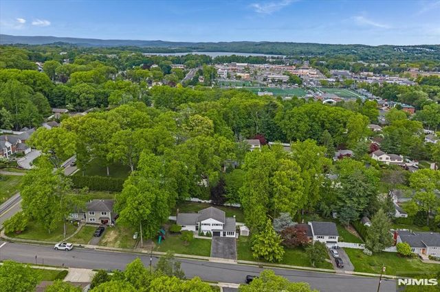 9 Linden Lane, Wayne, NJ 07470