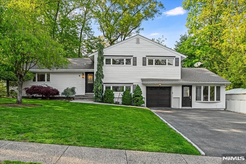 9 Linden Lane, Wayne, NJ 07470
