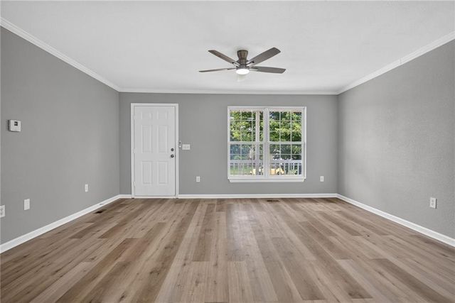 1709 Chadwick Cove, Louisburg, KS 66053