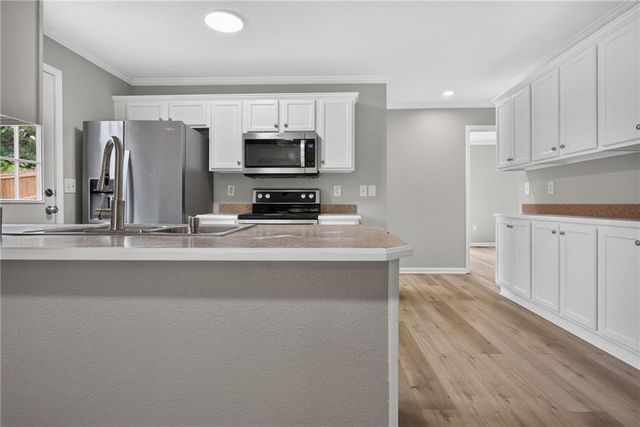 1709 Chadwick Cove, Louisburg, KS 66053