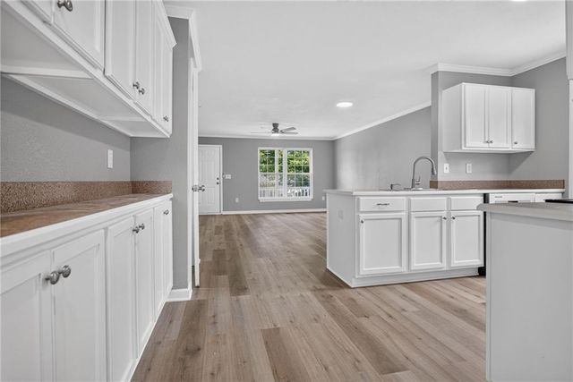 1709 Chadwick Cove, Louisburg, KS 66053