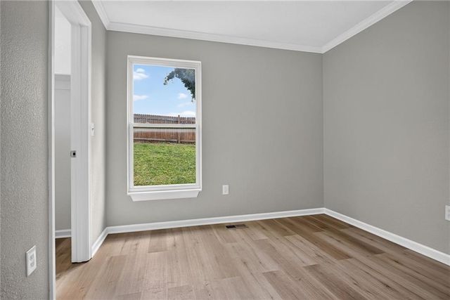1709 Chadwick Cove, Louisburg, KS 66053