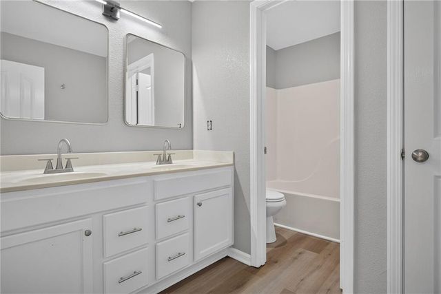 1709 Chadwick Cove, Louisburg, KS 66053