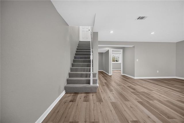 1709 Chadwick Cove, Louisburg, KS 66053