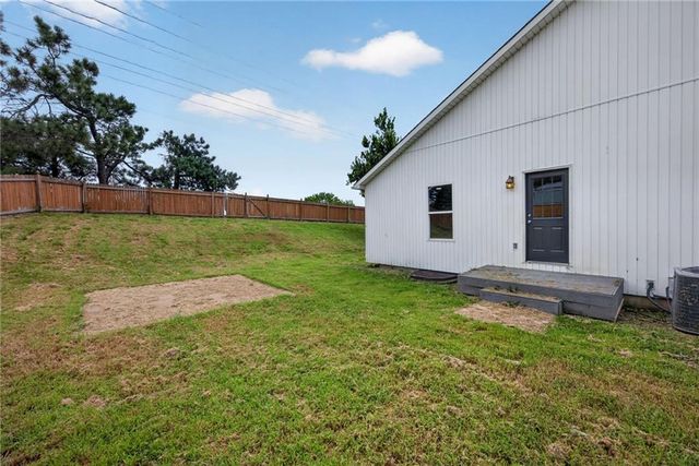 1709 Chadwick Cove, Louisburg, KS 66053