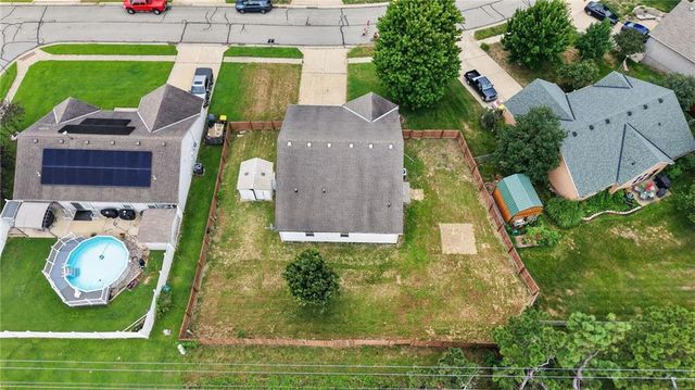 1709 Chadwick Cove, Louisburg, KS 66053