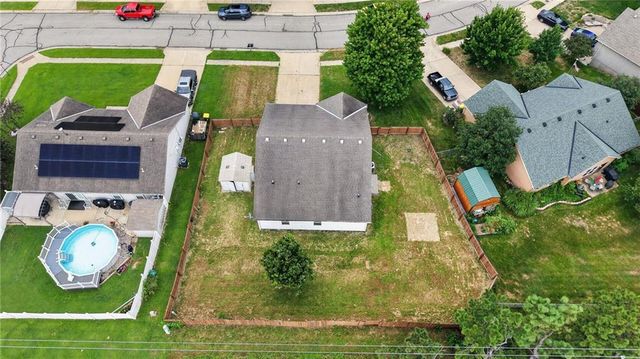 1709 Chadwick Cove, Louisburg, KS 66053