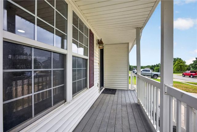 1709 Chadwick Cove, Louisburg, KS 66053
