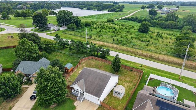 1709 Chadwick Cove, Louisburg, KS 66053