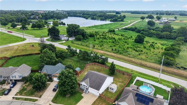 1709 Chadwick Cove, Louisburg, KS 66053