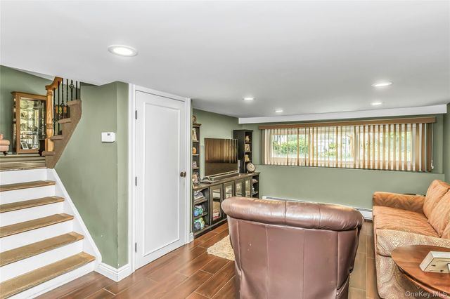 5 Simpson Drive, Old Bethpage, NY 11804