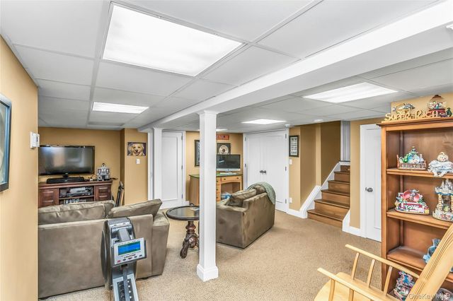 5 Simpson Drive, Old Bethpage, NY 11804