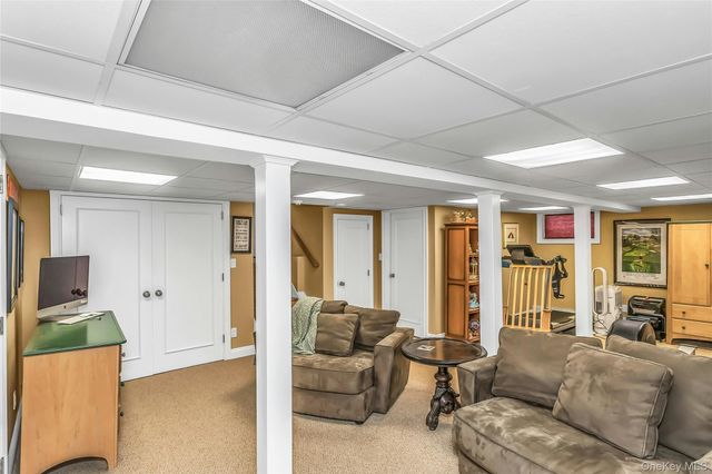 5 Simpson Drive, Old Bethpage, NY 11804