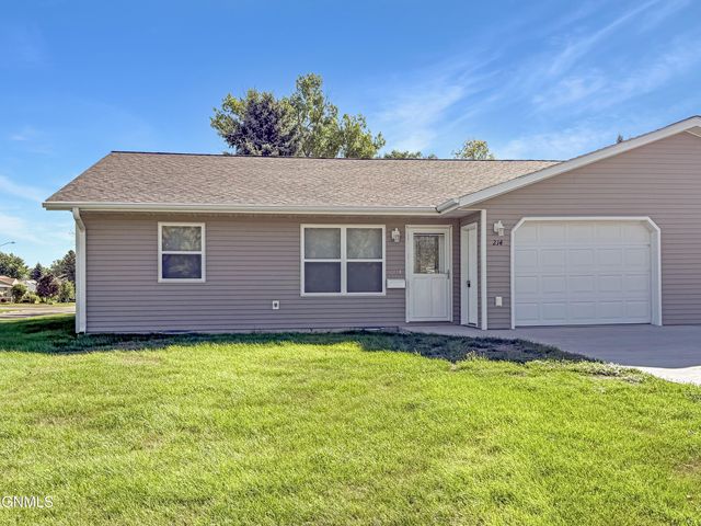 214 9th Avenue S, Carrington, ND 58421 property photo