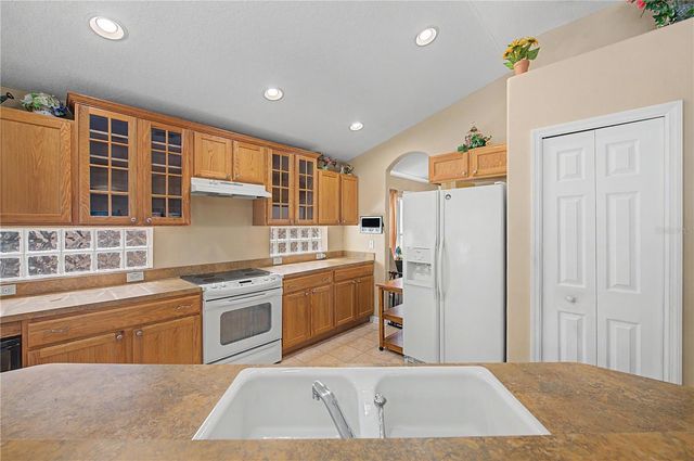 4756 WHISPERING WIND AVENUE, Tampa, FL 33614