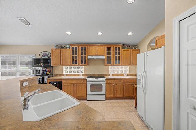 4756 WHISPERING WIND AVENUE, Tampa, FL 33614