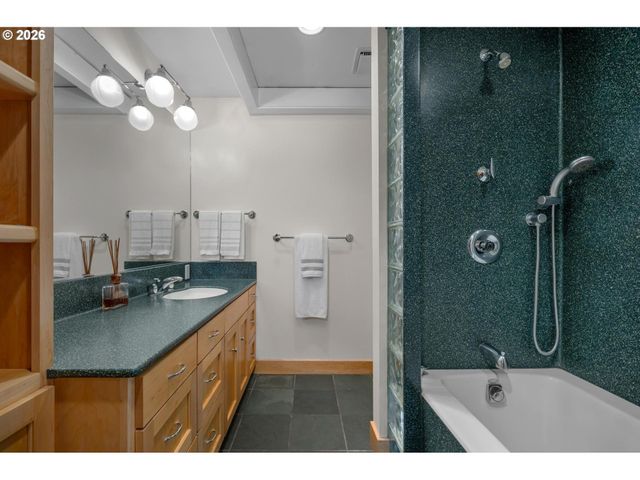 265 Nw ROYAL Blvd, Portland, OR 97210