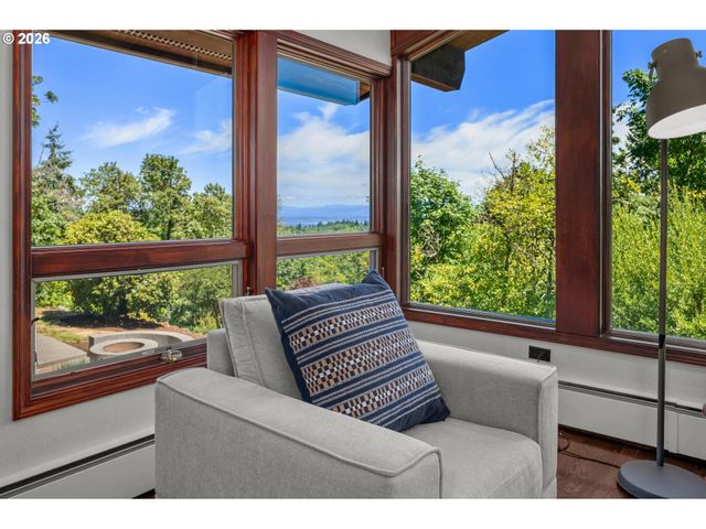 265 Nw ROYAL Blvd, Portland, OR 97210