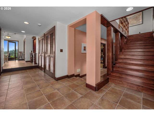 265 Nw ROYAL Blvd, Portland, OR 97210