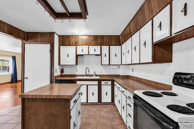 806 W 22nd St, Pueblo, CO 81003