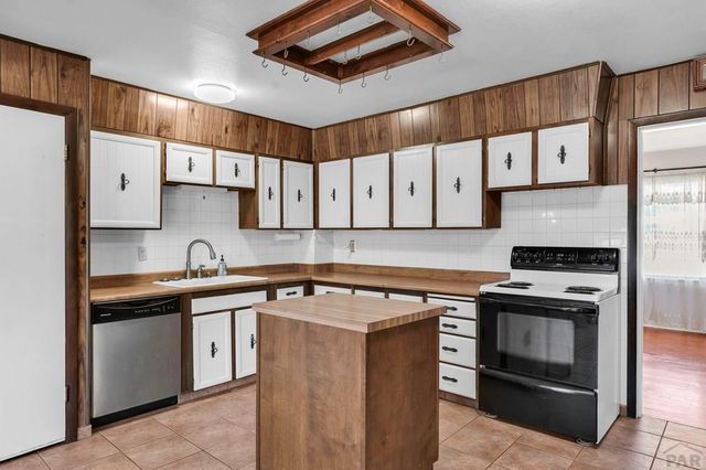 806 W 22nd St, Pueblo, CO 81003