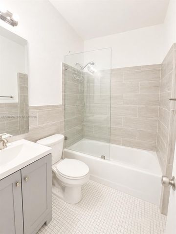 500 E Country Club Circle 4, Plantation, FL 33317