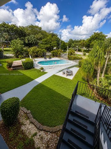 500 E Country Club Circle 4, Plantation, FL 33317