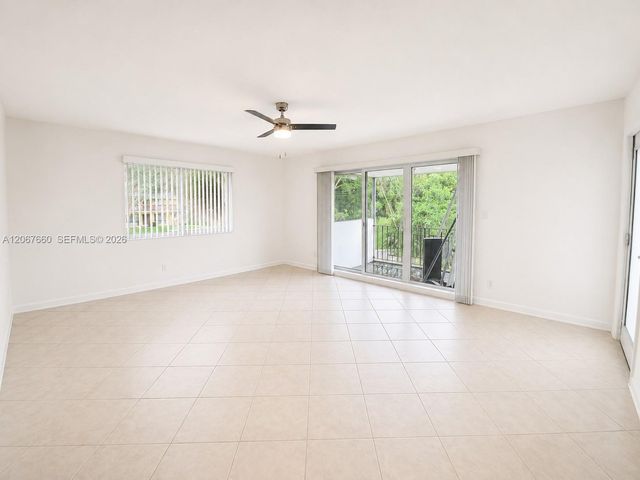 500 E Country Club Circle 4, Plantation, FL 33317