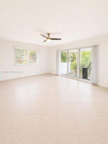 500 E Country Club Circle 4, Plantation, FL 33317