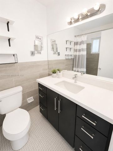 500 E Country Club Circle 4, Plantation, FL 33317