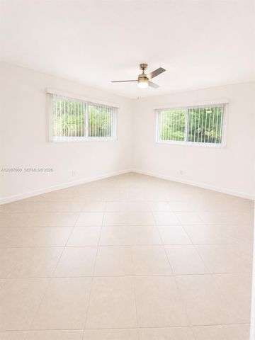 500 E Country Club Circle 4, Plantation, FL 33317