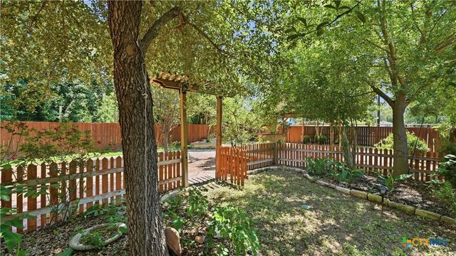 295 N West End Avenue, New Braunfels, TX 78130