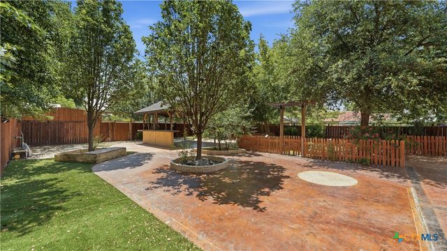295 N West End Avenue, New Braunfels, TX 78130