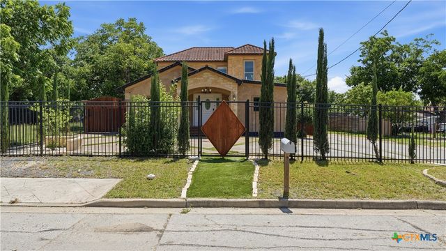 295 N West End Avenue, New Braunfels, TX 78130