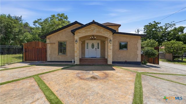 295 N West End Avenue, New Braunfels, TX 78130
