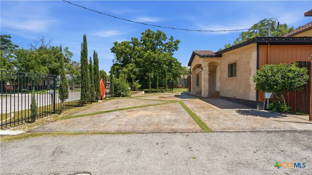 295 N West End Avenue, New Braunfels, TX 78130