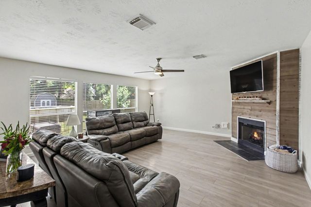 6507 Grant Drive, Magnolia, TX 77354