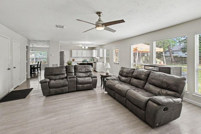 6507 Grant Drive, Magnolia, TX 77354