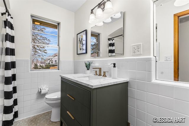 2765 Oakwood Avenue, Grand Rapids, MI 49505