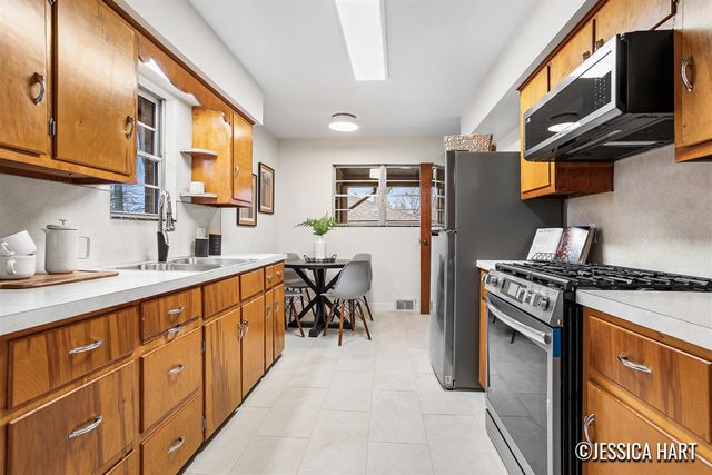 2765 Oakwood Avenue, Grand Rapids, MI 49505