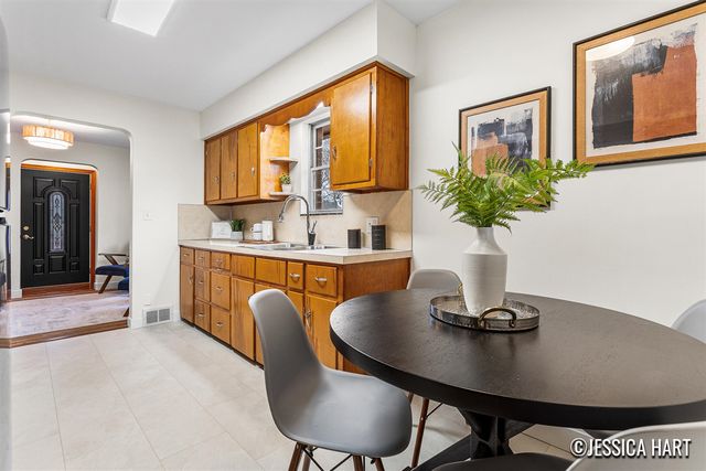 2765 Oakwood Avenue, Grand Rapids, MI 49505