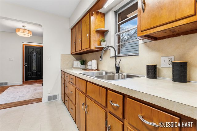 2765 Oakwood Avenue, Grand Rapids, MI 49505