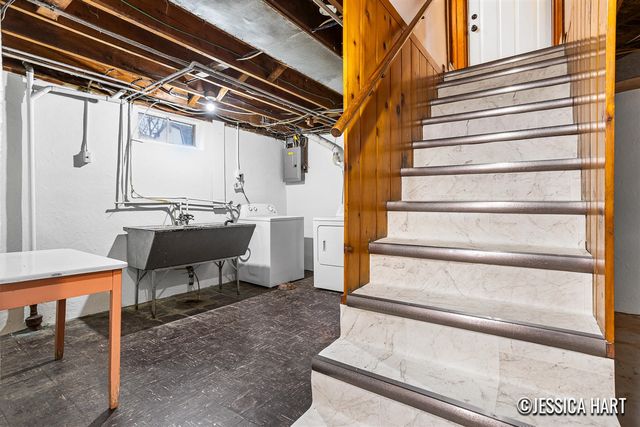 2765 Oakwood Avenue, Grand Rapids, MI 49505