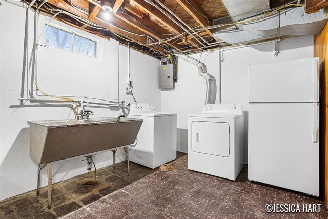 2765 Oakwood Avenue, Grand Rapids, MI 49505