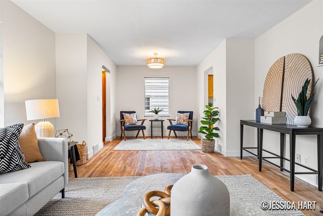 2765 Oakwood Avenue, Grand Rapids, MI 49505