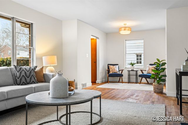 2765 Oakwood Avenue, Grand Rapids, MI 49505