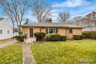 2765 Oakwood Avenue, Grand Rapids, MI 49505